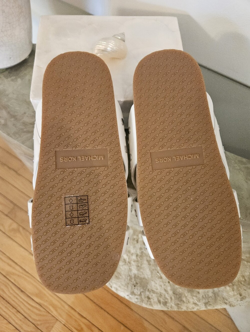 NWT Michael Kors Ivory Crisscross Stud Slide Sandals - Picture 9 of 9